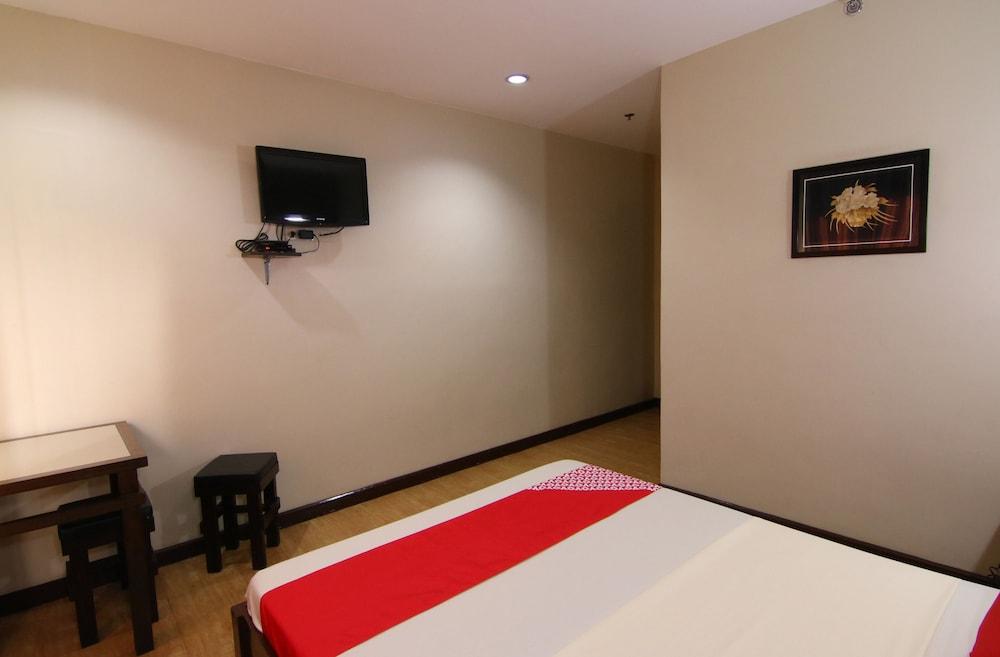 Oyo 110 Asiatel Hotel Pasay Exterior photo