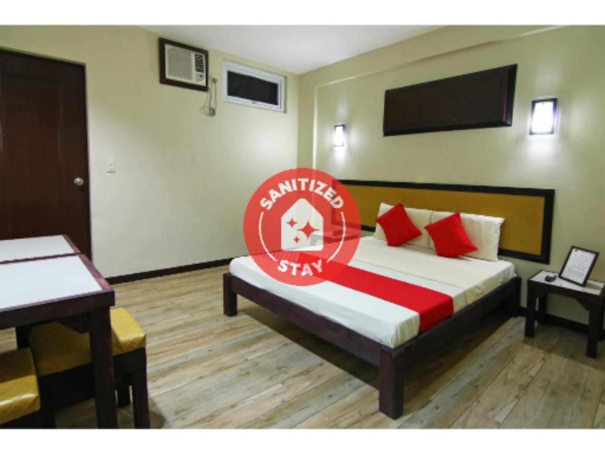 Oyo 110 Asiatel Hotel Pasay Exterior photo